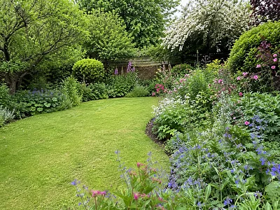 Neighbourhood Gardener
